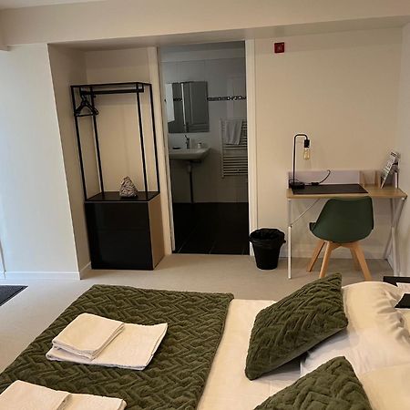 Hotel Le Saint Patrice Bayeux Bagian luar foto
