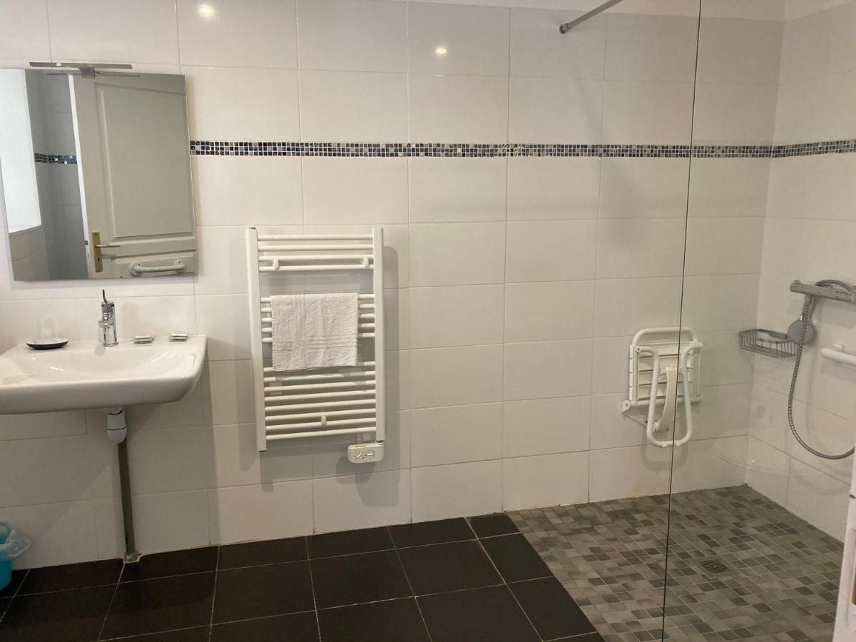 Hotel Le Saint Patrice Bayeux Bagian luar foto