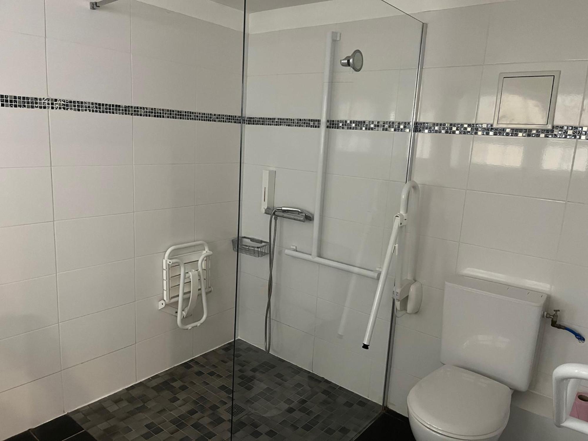 Hotel Le Saint Patrice Bayeux Bagian luar foto