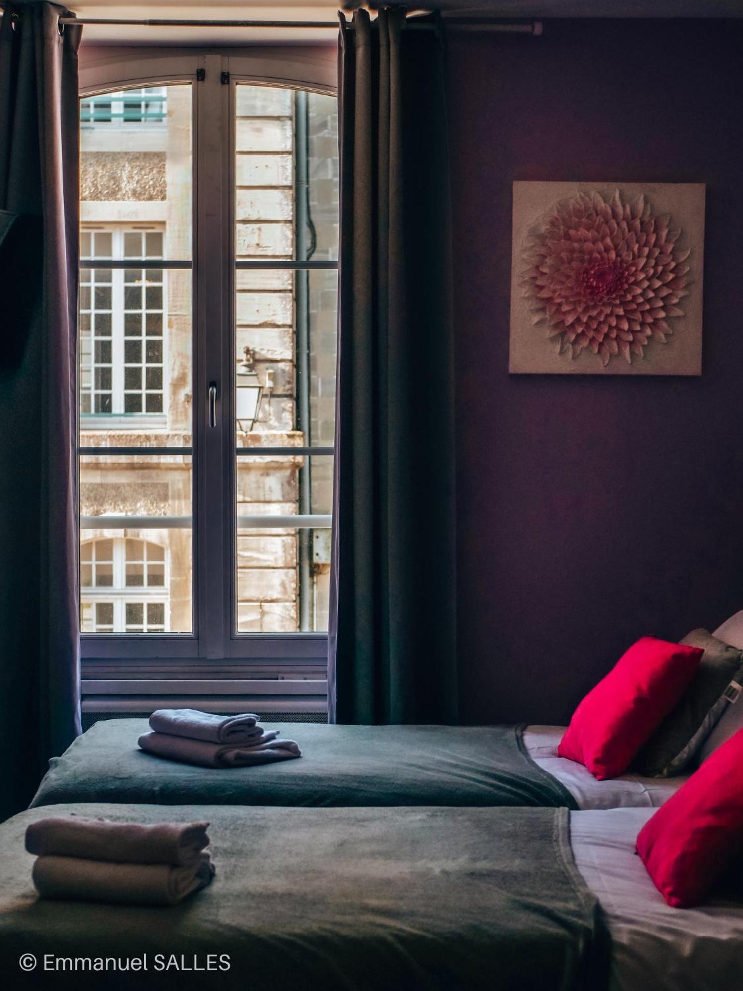 Hotel Le Saint Patrice Bayeux Bagian luar foto