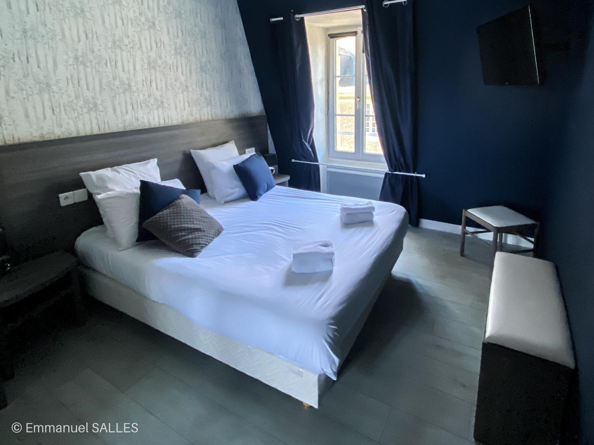 Hotel Le Saint Patrice Bayeux Bagian luar foto