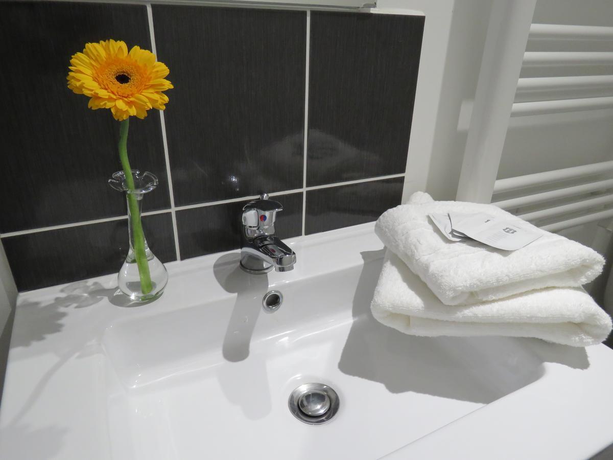 Hotel Le Saint Patrice Bayeux Bagian luar foto