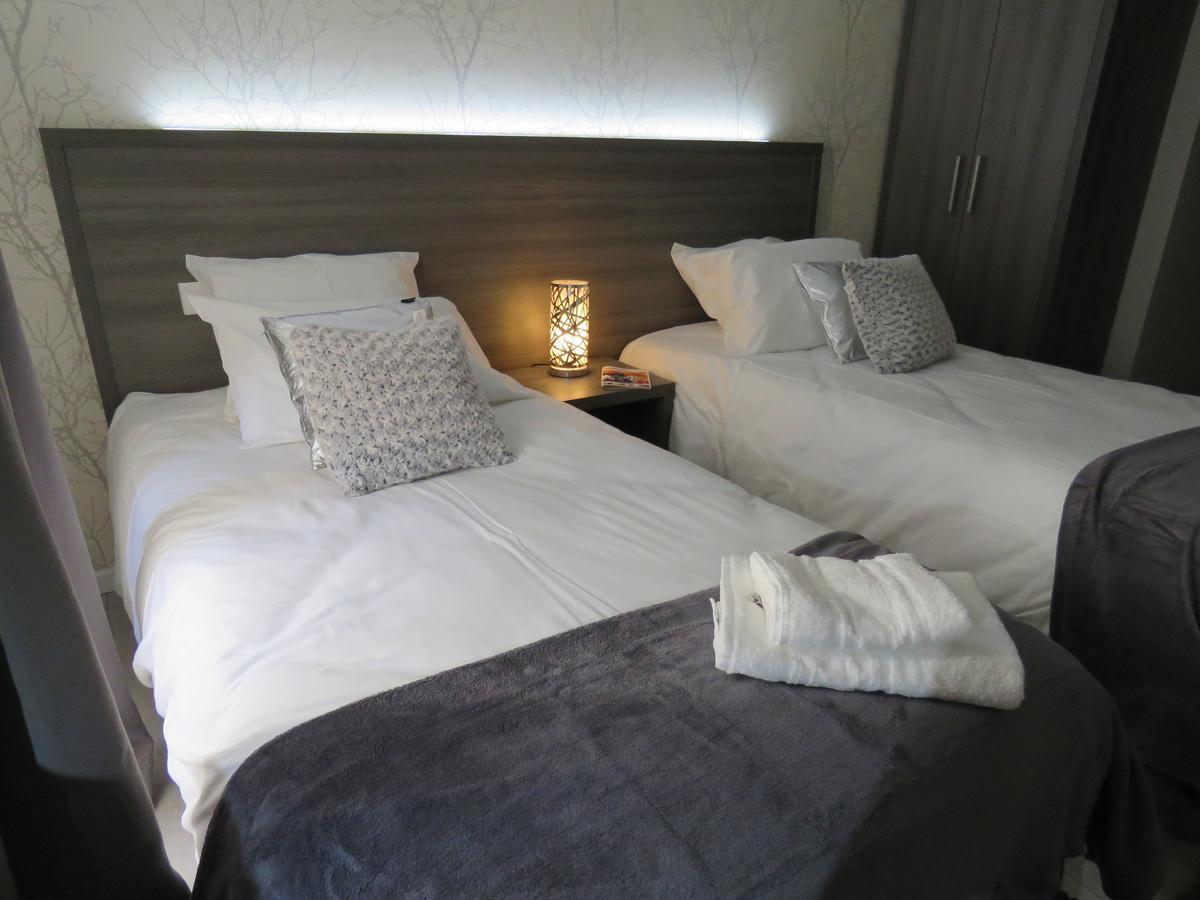 Hotel Le Saint Patrice Bayeux Bagian luar foto