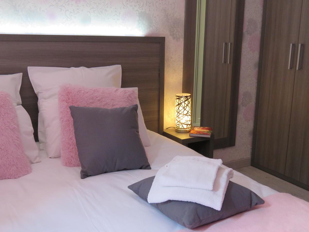 Hotel Le Saint Patrice Bayeux Bagian luar foto