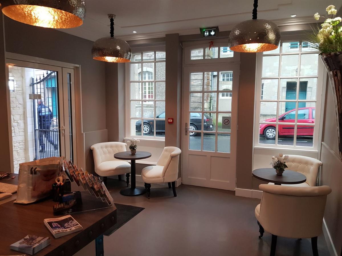 Hotel Le Saint Patrice Bayeux Bagian luar foto