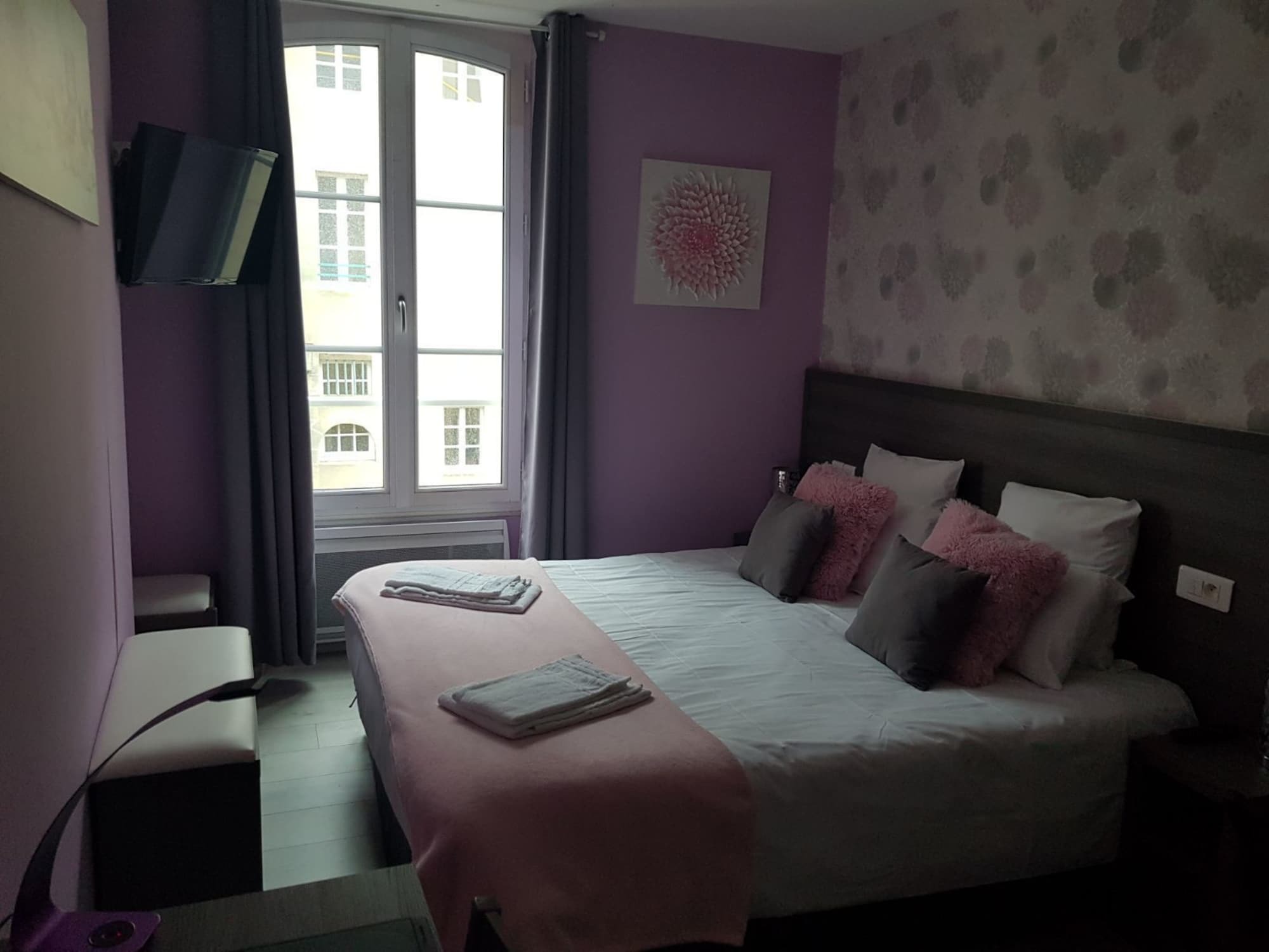 Hotel Le Saint Patrice Bayeux Bagian luar foto