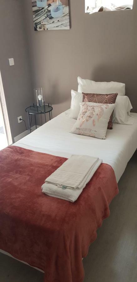 Hotel Le Saint Patrice Bayeux Bagian luar foto