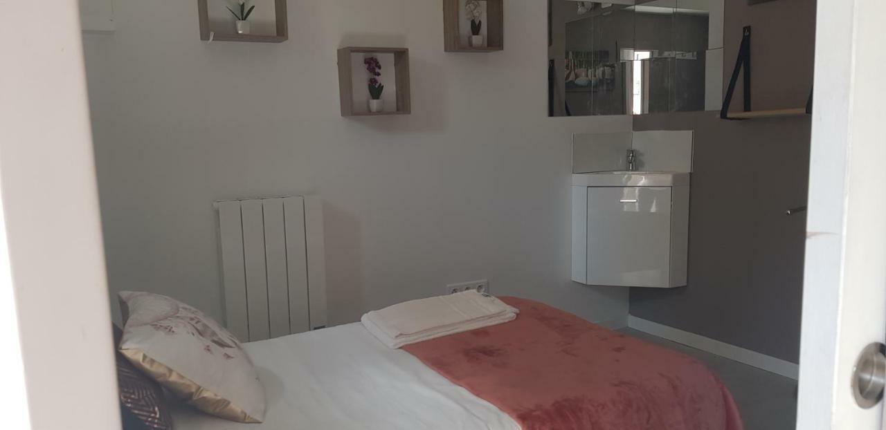 Hotel Le Saint Patrice Bayeux Bagian luar foto